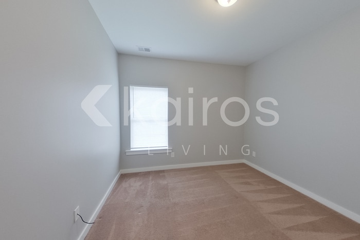 Building Photo - 8005 Shadesbrook Dr