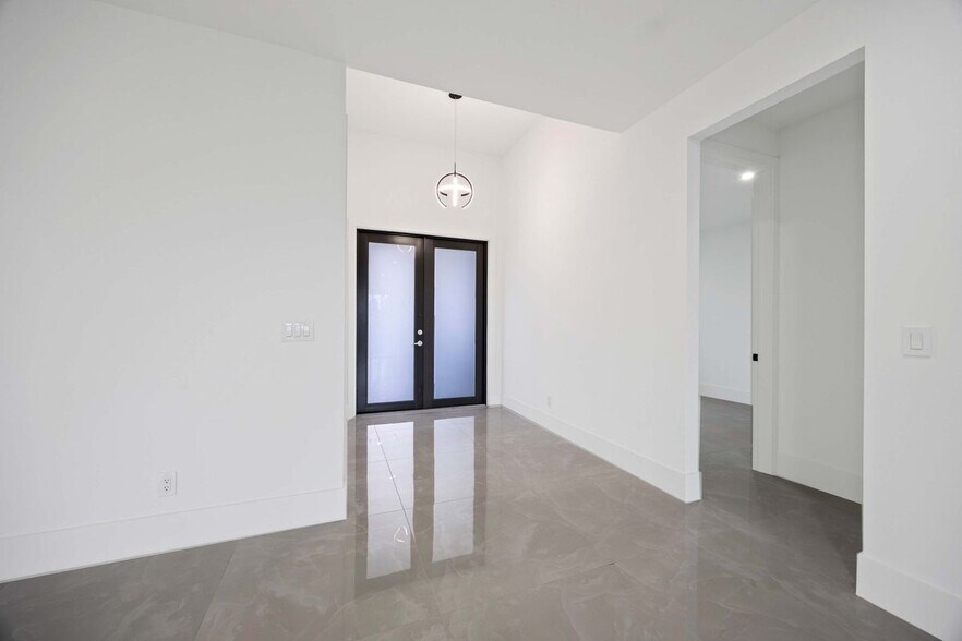 Building Photo - 3809 Sunset Rd