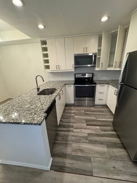Building Photo - 5100 Verde Valley Ln
