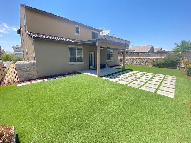 Building Photo - Gorgeous 4bed/3.5bath with 2 Master Bedrooms!