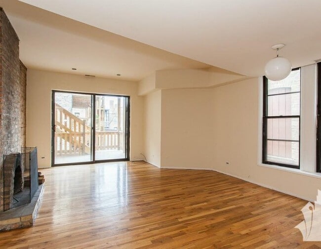 Building Photo - 606 W Surf St