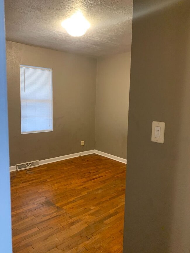 Building Photo - WILLARD 3 Bedroom 2 Bath + Bonus Room