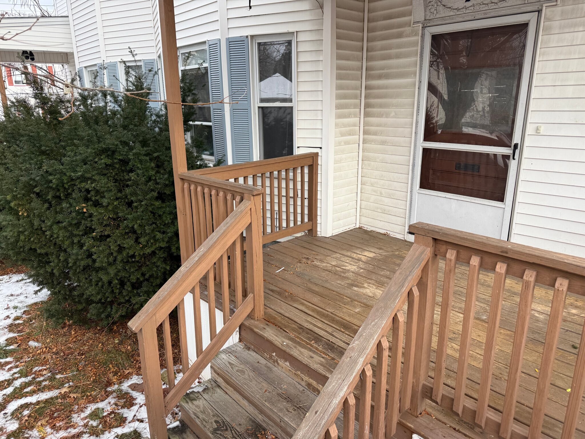 Building Photo - 256-258 Gibson St