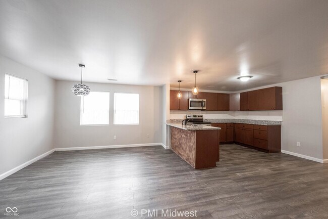 Building Photo - 955 N Traub Ave