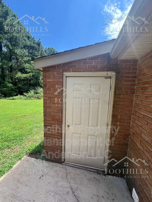 Building Photo - 5542A Old Pearman Dairy Rd.