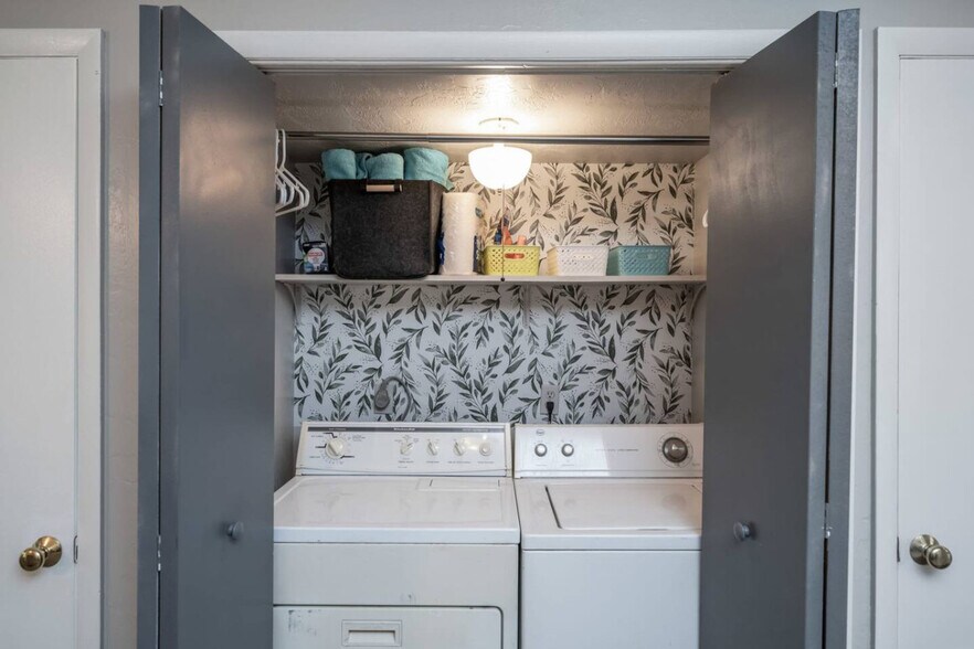 Building Photo - 2300 SW 43rd St