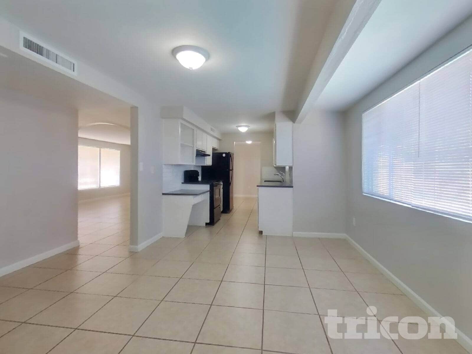 Building Photo - 3830 W Royal Palm Rd