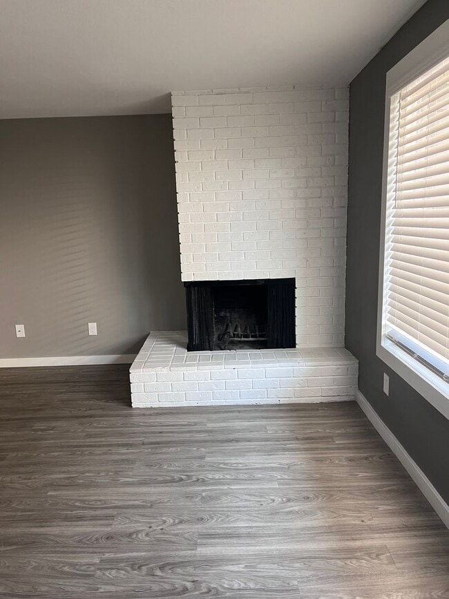 Building Photo - SOU1105