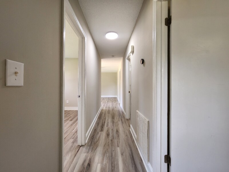 Building Photo - 445 Summerland Dr