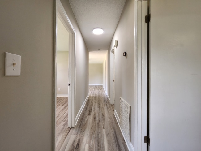 Building Photo - 445 Summerland Dr
