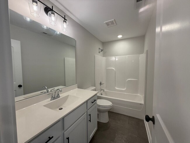 Building Photo - 3BD/2.5BA in SOUTH WARREN school district