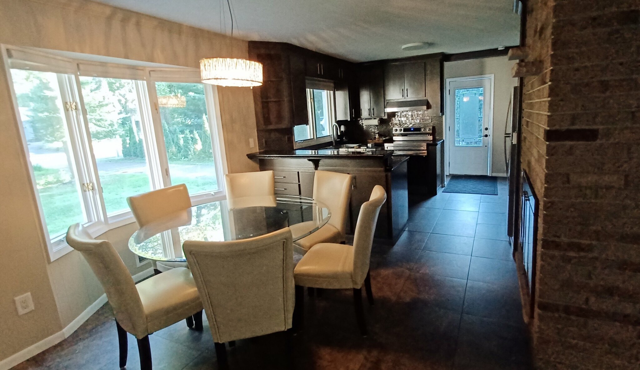 dinning room and kitchen - 907 County Road B W