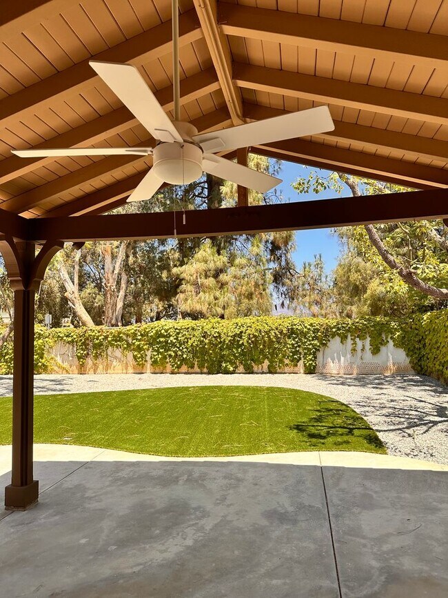 Building Photo - Great 4 bedroom Moorpark Home in Great Nei...