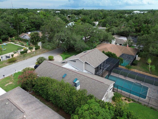 Building Photo - 423 Whispering Oaks Ct