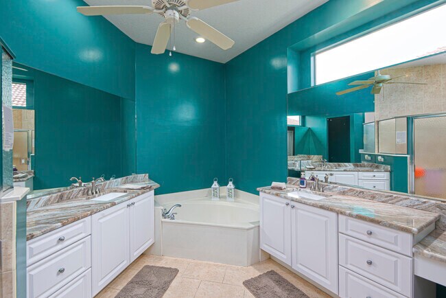 Building Photo - 923 SW Grand Reserves Blvd