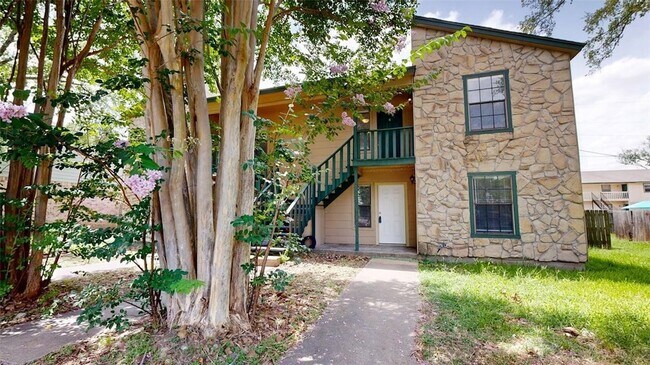 Primary Photo - 805 San Pedro Dr