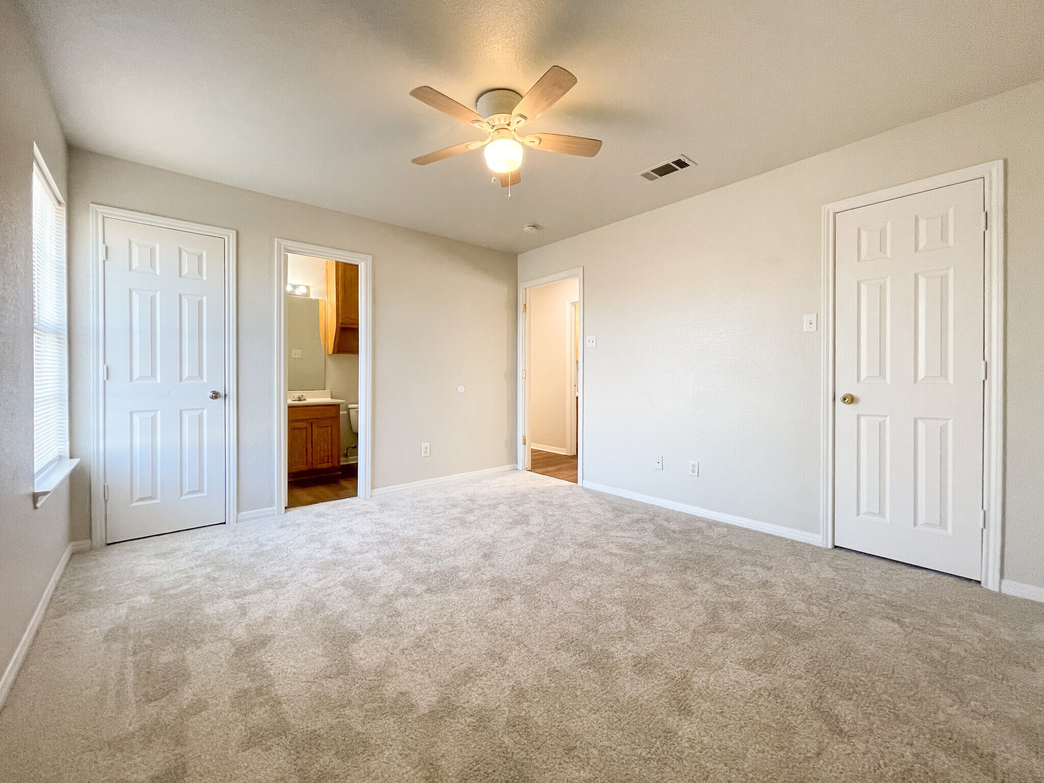 Building Photo - 175 Spring Water Ln