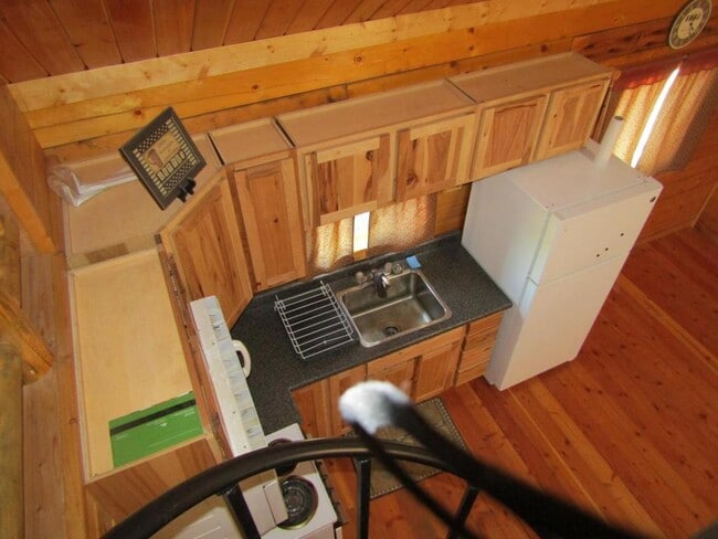 Building Photo - 517 MT-200