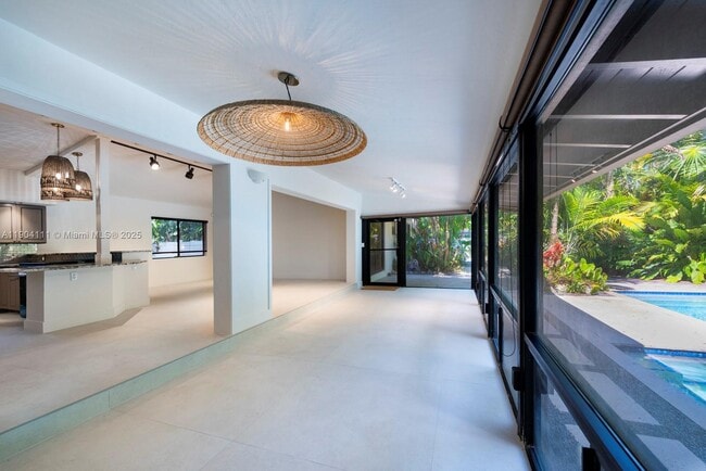 Building Photo - 1107 NE 118th St