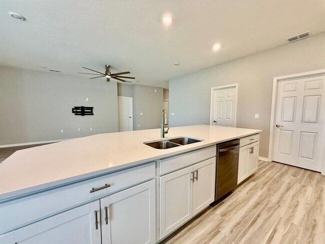 Building Photo - 35519 Bellington Blvd