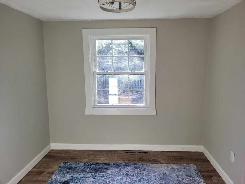 Building Photo - 324 Monponsett St