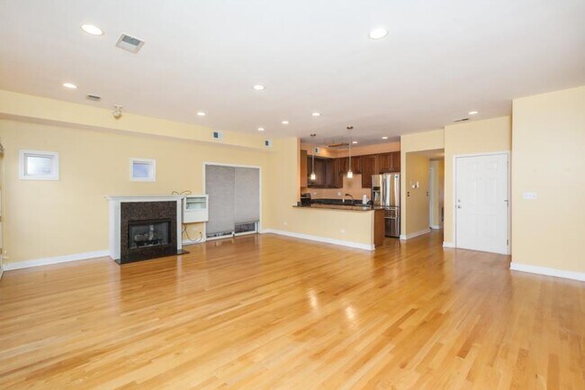 Building Photo - 2 bedroom in Chicago IL 60642