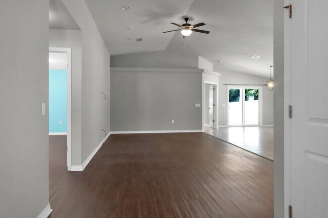 Building Photo - 8402 Island Dr