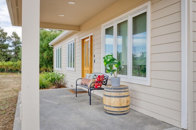 Building Photo - Wine Country Living! Spacious 4 bedroom 2....