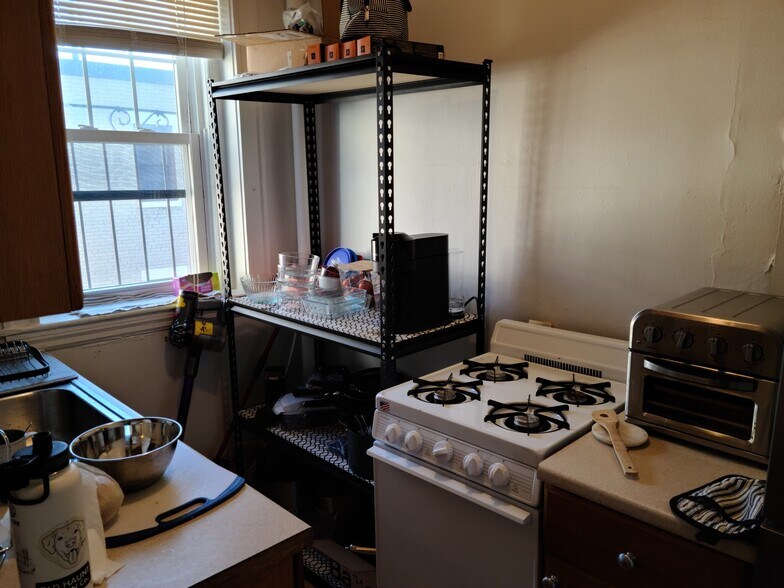 Building Photo - 1572 Commonwealth Ave