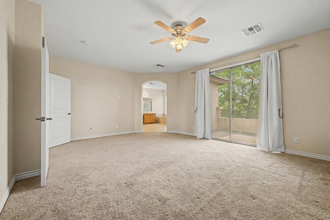 Building Photo - 8425 W Northview Ave