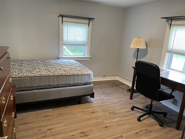 Building Photo - 159 Kendall Ave