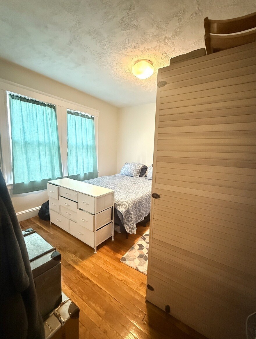 Building Photo - 949 Adams St