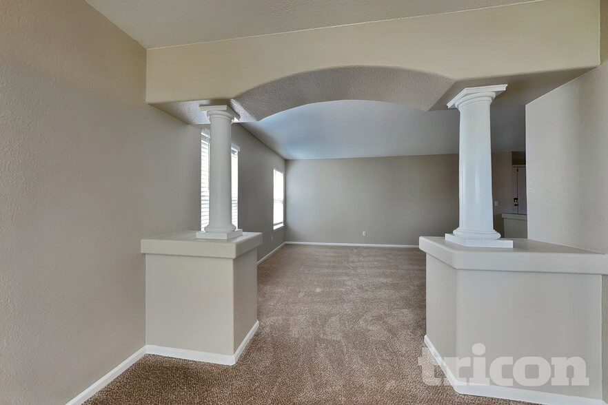 Building Photo - 4836 Ireland Ct