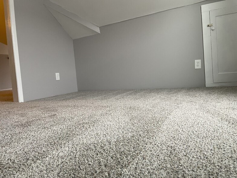 Building Photo - 906 West Ave