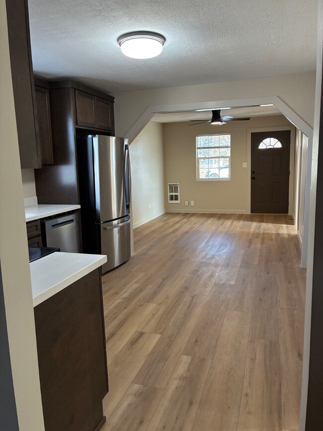 Building Photo - 910 Conant Ave