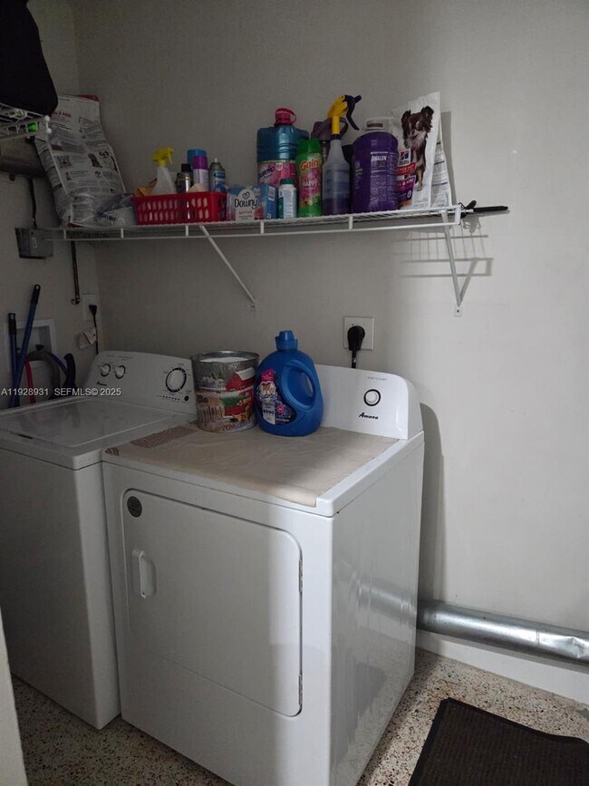 Building Photo - 9228 SW 37th St