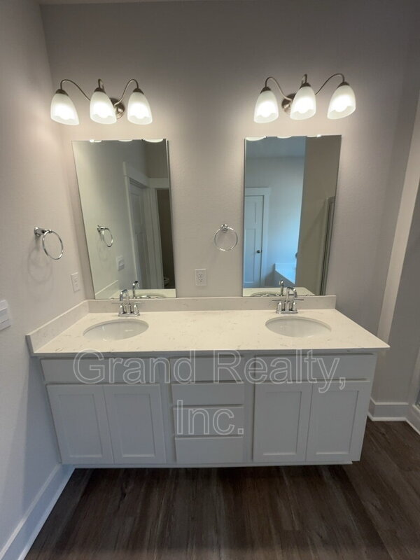 Building Photo - 5823 Sargassum Ln