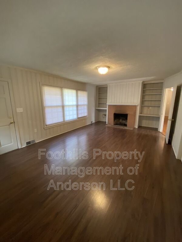 Building Photo - 401 Shannon Way