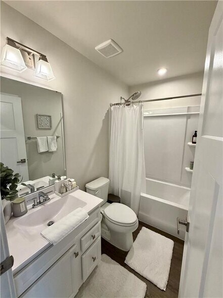 Building Photo - 2000 Fortuna St