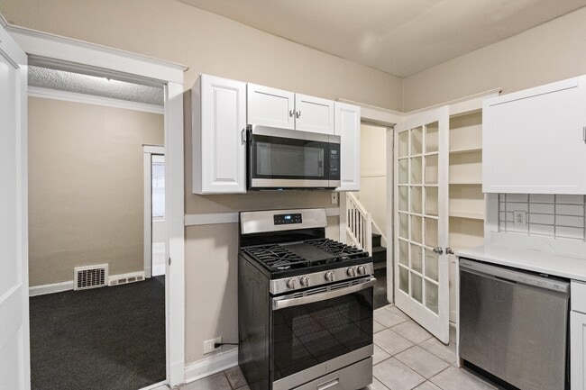 Building Photo - Charming 3-Bedroom Home | 1 Bath | In-Unit Laundry | Updated Kitchen – $2,075/month