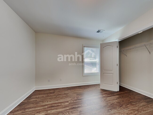 Building Photo - 111 Doral Blue Dr