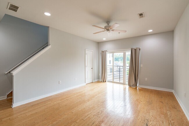 Building Photo - Five Bed Manayunk Apartment