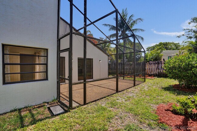 Building Photo - 820 NW 21st Way