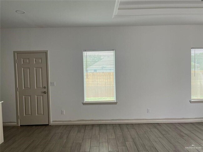 Building Photo - 1509 Shavano Dr