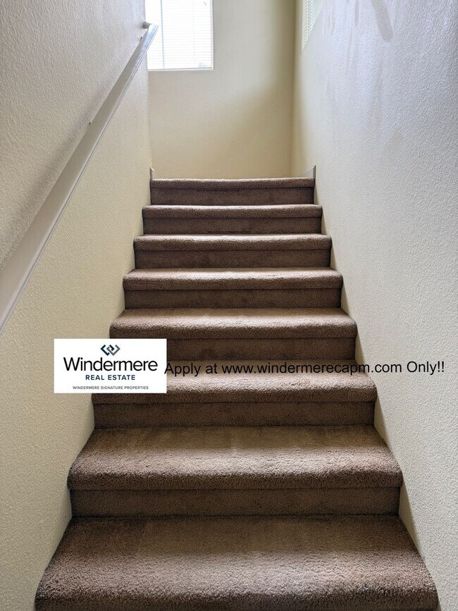 Building Photo - Absolute MUST See Condo In Immaculate Condition With Open Flowing Floor Plan!