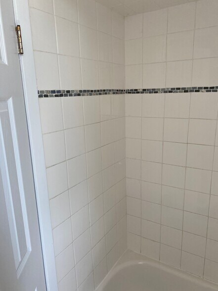 Shower - 544 Broad St