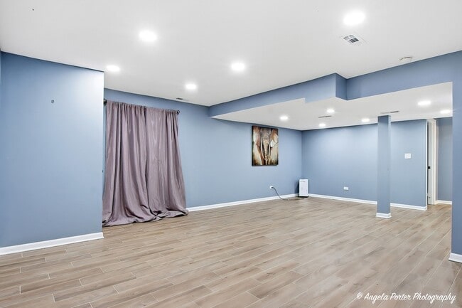 Building Photo - 749 S Parkside Dr