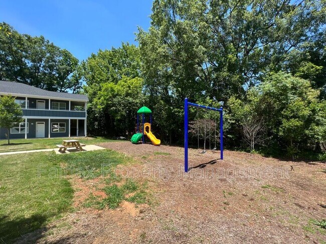 Building Photo - 518 Boone St