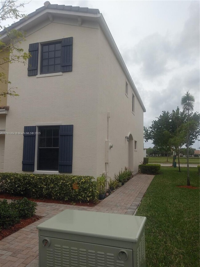 Building Photo - 466 NE 194th Terrace