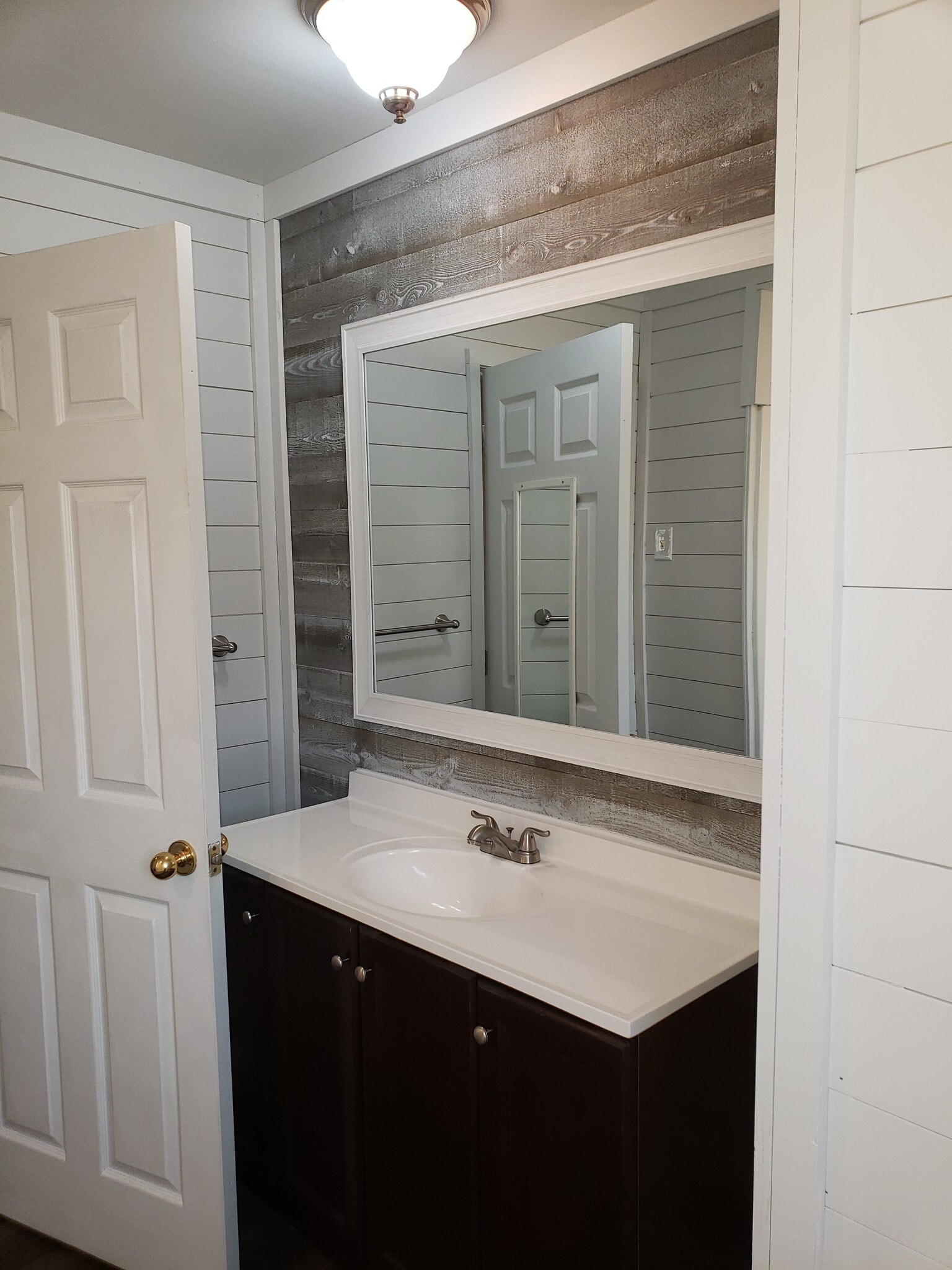 Bathroom - 1511 Woodlawn Rd